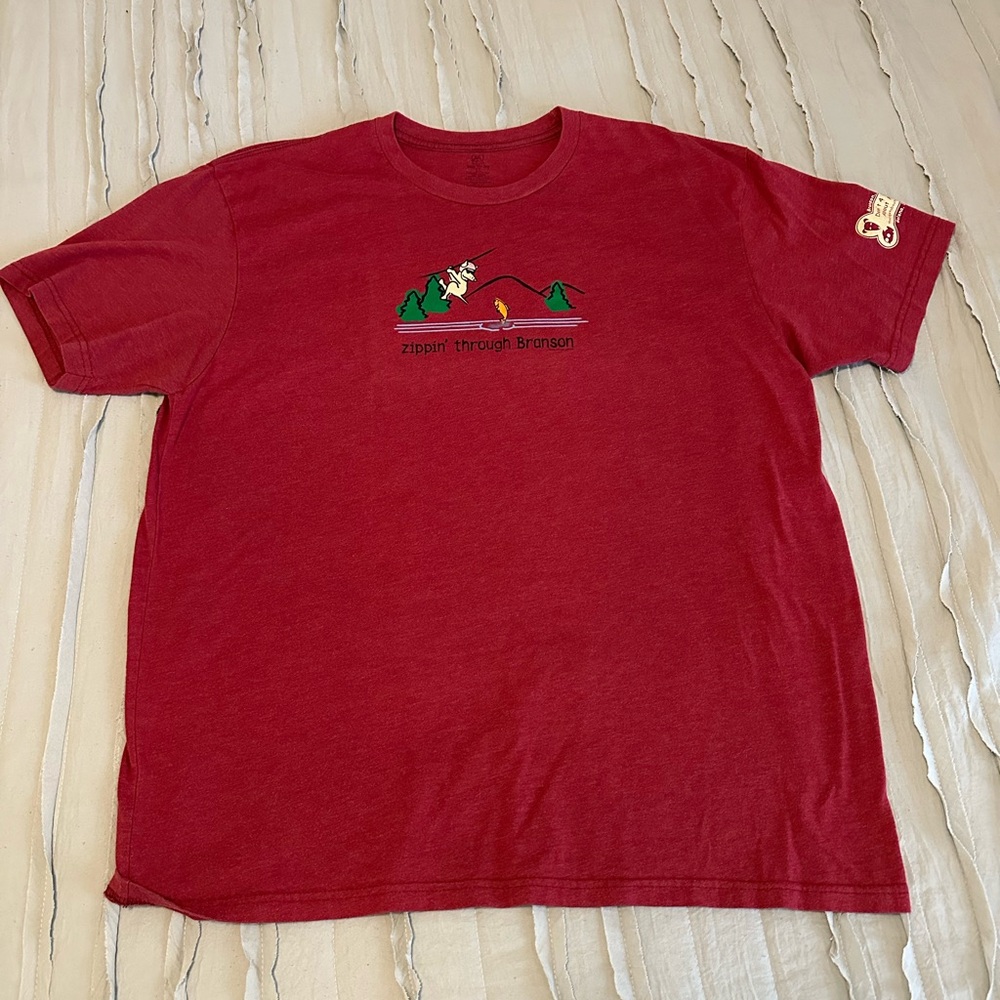 Teddy the Dog Zippin Through Branson T-Shirt | Size XL